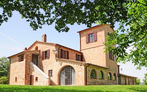 Casale Chieteno: Cielo, Planta, Edificio, Ventana, Árbol, Arquitectura, El Terreno Del Lote, Casa, Paisaje Natural, Ladrillo
