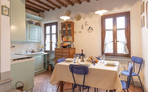 Il Borgo Apartment: Mueble, Mesa, Propiedad, Gabinetes, Ventana, Silla, Madera, Diseño De Interiores, Mostrador