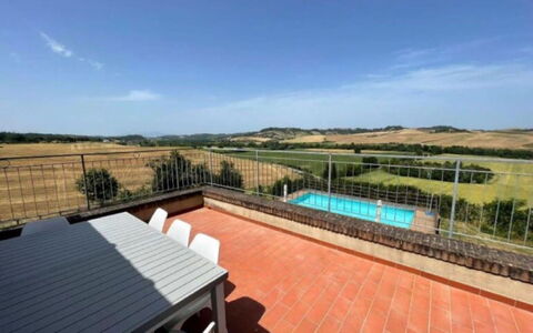Podere La Sterza: Cielo, Nube, Planta, Árbol, El Terreno Del Lote, Ventana, Madera, Hierba, Paisaje Natural, Edificio
