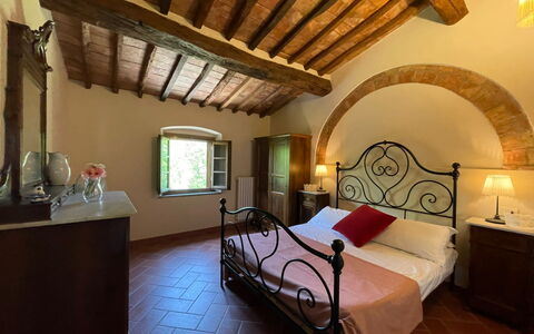 Podere La Sterza: Propiedad, Mueble, Edificio, Comodidad, Madera, Ventana, Diseño De Interiores, Encendiendo, Arquitectura, Suelo