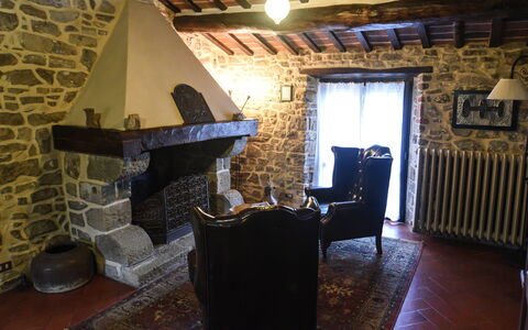 Casale Montanare: Edificio, Ventana, Madera, Diseño De Interiores, Mesa, Suelo, Sala, Piso, Pared, Silla