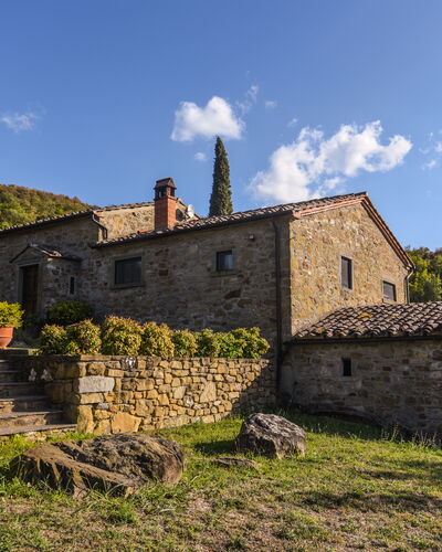 Casale Montanare: Nube, Planta, Cielo, Edificio, Paisaje Natural, Ventana, Árbol, Tierras Altas, Vegetación, El Terreno Del Lote