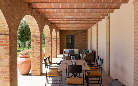 Podere D'Asso: Mesa, Mueble, Propiedad, Silla, Planta, Madera, Diseño De Interiores, Encendiendo, Planta De Casa, Maceta