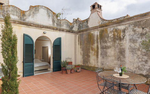 La Terrazza Sulla Valle: Mueble, Nube, Mesa, Edificio, Planta, Cielo, Diseño De Interiores, Mueble Para Exteriores, Bienes Raíces, Mesa Al Aire Libre