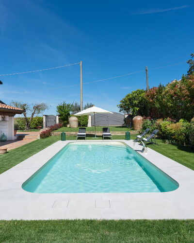 Villa Di Pillo: Planta, Cielo, Agua, Propiedad, Árbol, Ocio, Nube, Piscina, Hierba, Barrio Residencial