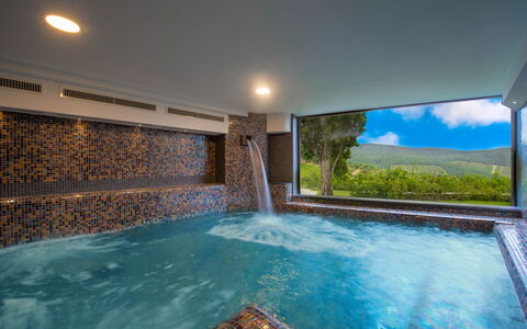 La Torre Di Panzano: Agua, Propiedad, Planta, Cielo, Piscina, Azur, Edificio, Ventana, Diseño De Interiores, Rectángulo