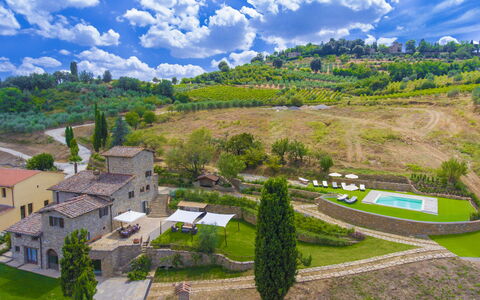La Torre Di Panzano: Nube, Planta, Cielo, Paisaje Natural, El Terreno Del Lote, Árbol, Hierba, Paisaje, Diseño Urbano, Pradera