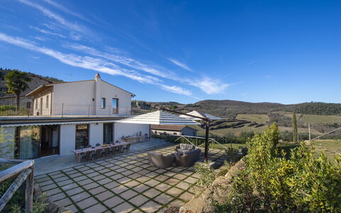 Bella Di Panzano: Cielo, Nube, Planta, Edificio, Ventana, Casa, El Terreno Del Lote, Madera, Paisaje, Cabaña