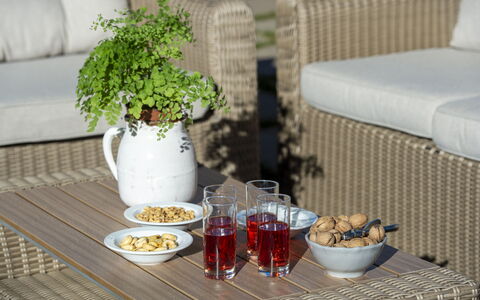 Bella Di Panzano: Mesa, Comida, Planta, Mueble, Vajilla, Vajilla, Drinkware, Textil, Manteles, Diseño De Interiores