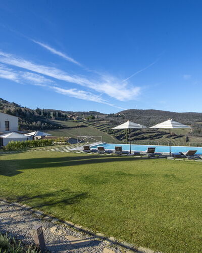 Bella Di Panzano: Cielo, Nube, Planta, Montaña, Tierras Altas, El Terreno Del Lote, Hierba, Ventana, Paisaje Natural, Pradera