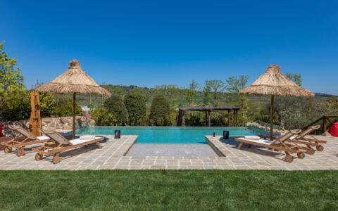 Casa Vacanze Paradiso: Cielo, Agua, Piscina, Edificio, Sombra, Planta, Mueble Para Exteriores, Árbol, Sunlounger, El Terreno Del Lote