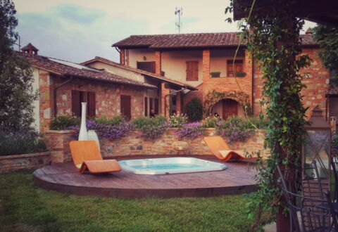 Casa Vacanze Paradiso: Planta, Agua, Cielo, Edificio, Ventana, Nube, Árbol, Puerta, Hierba, Casa