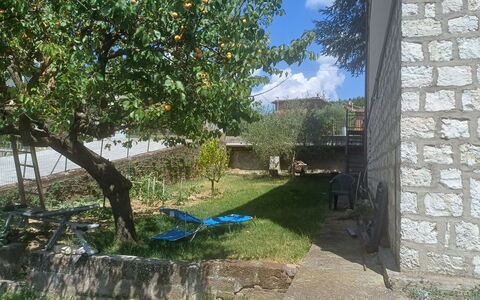 Casa Della Selce: Jardín, Patio Interior, Ladrillo, Sombra, Yarda