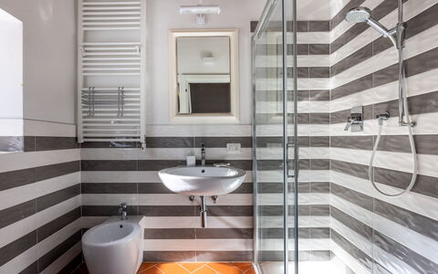 Casa Bosco D'arte Holiday Home , Greve In Chianti,: Piso, Arreglo De Tubería, Suelo, Diseño De Interiores, Baño, Plomería, Baño, Loseta, Techo