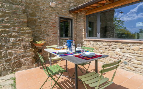 Casa Bosco D'arte Holiday Home , Greve In Chianti,: Mueble, Propiedad, Mesa, Edificio, Ventana, Silla, Maceta, Madera, Planta, Mueble Para Exteriores