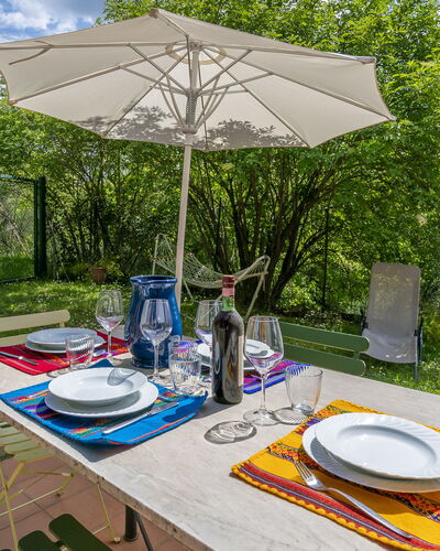 Casa Bosco D'arte Holiday Home , Greve In Chianti,: Mesa, Planta, Nube, Propiedad, Mueble, Vajilla, Cielo, Mesa Al Aire Libre, Silla, Árbol