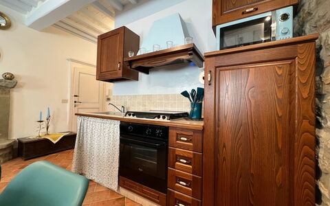 Casa Del Borgo: Gabinetes, Mueble, Propiedad, Mostrador, Cajón, Cocina, Estufa De Cocina, Madera, Electrodoméstico, Aparato De Cocina