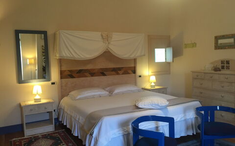 Villa Fulvia: Mueble, Propiedad, Comodidad, Marco De La Cama, Gabinetes, Edificio, Diseño De Interiores, Textil, Madera, Cama