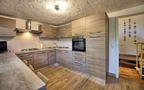 Le Dune: Gabinetes, Propiedad, Mostrador, Cocina, Diseño De Interiores, Madera, Electrodoméstico, Estufa De Cocina, Aparato De Cocina, Suelo