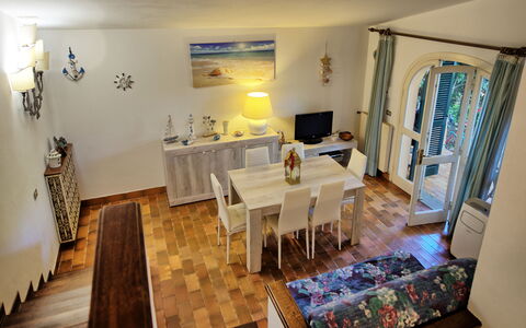 Le Dune: Mesa, Propiedad, Mueble, Decoración, Madera, Silla, Sala, Piso, Diseño De Interiores, Suelo