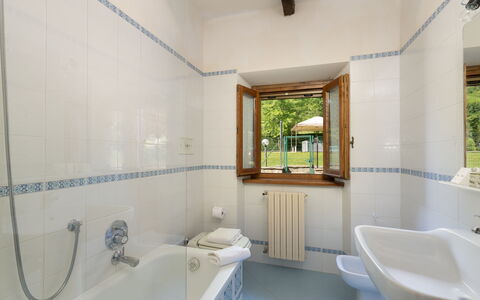 Il Mulino Di Vogognano - Subbiano, Private Pool, J: Bañera, Arreglo De Tubería, Propiedad, Grifo, Espejo, Baño, Diseño De Interiores, Lavabo, Suelo, Madera