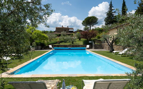 Villa Olivi - Subbiano, Toscana, Pool And Nature: Agua, Planta, Cielo, Nube, Propiedad, Piscina, Naturaleza, Azur, Árbol, Cuerpo De Agua