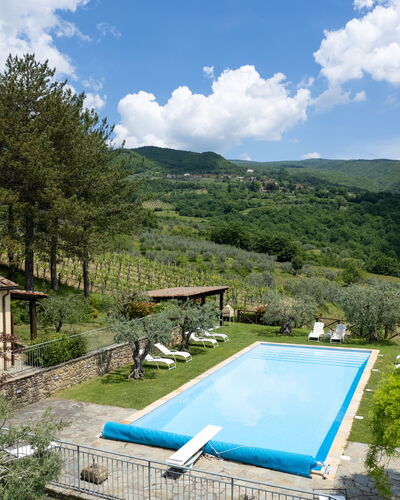 Villa Olivi - Subbiano, Toscana, Pool And Nature: Planta, Agua, Nube, Cielo, Propiedad, Piscina, Azur, Árbol, Paisaje Natural, Montaña