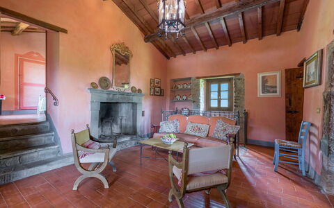 Colle Degli Ulivi - Cortona, Pool, Nature, Privacy: Mueble, Marco, Propiedad, Madera, Diseño De Interiores, Edificio, Sala, Suelo, Mesa, Piso