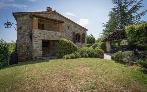 Fonte Nuova - Badia Agnano, Toscana: Cielo, Nube, Planta, Propiedad, Ventana, Edificio, Árbol, El Terreno Del Lote, Paisaje Natural, Cabaña