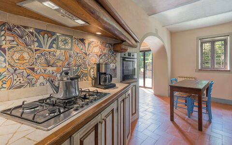 Fonte Nuova - Badia Agnano, Toscana: Mueble, Propiedad, Gabinetes, Mostrador, Marco, Mesa, Madera, Diseño De Interiores, Cocina, Encendiendo