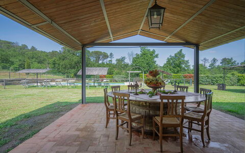 Leopolda In Selvarella Pool And Wi-fi: Planta, Mesa, Propiedad, Mueble, Silla, Sombra, Cielo, Mesa Al Aire Libre, Mueble Para Exteriores, Árbol