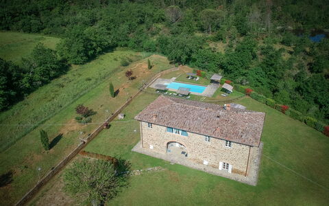 Leopolda In Selvarella Pool And Wi-fi: Edificio, El Terreno Del Lote, Pendiente, Paisaje Natural, Casa, Paisaje, Hierba, Árbol, Pradera, Diseño Urbano