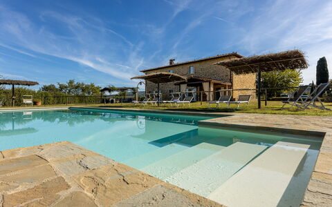 Villa Leopolda Selvarella: El Terreno Del Lote, Piscina, Cabaña, Casa De Campo, Inmuebles, Mueble Para Exteriores, Villa, Patio Interior, Paisajismo, Eco Hotel