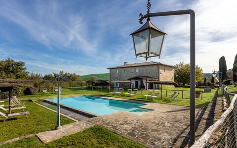 Villa Leopolda Selvarella: Inmuebles, Yarda, Casa De Campo, Patio Interior, Piscina, Paisajismo, Villa, Hacienda