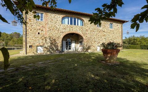 Villa Leopolda Selvarella: Arbusto, Inmuebles, Casa De Campo, Cabaña, Jardín, Césped, Paisajismo, Yarda, Hacienda, Villa