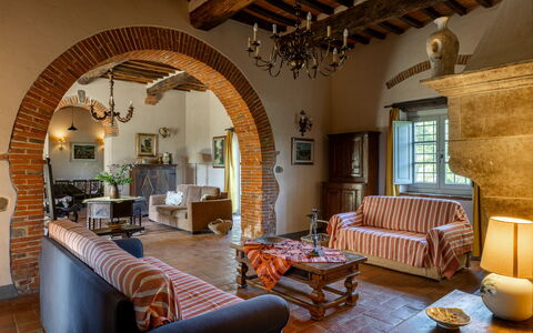Villa Leopolda Selvarella: Mueble, Pared, Diseño De Interiores, Madera, Piso, Casa, Silla, Techo, Mesa, Sala