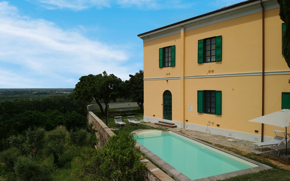 Massarosa Front Lake, The Gargoyles