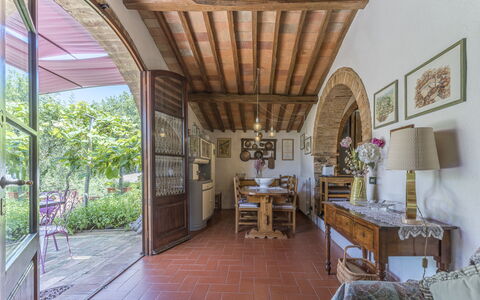 Casa Anita - Castellina In Chianti - Granaio, Tosc: Mesa, Planta, Mueble, Planta De Casa, Silla, Edificio, Diseño De Interiores, Porche, Arquitectura, Madera