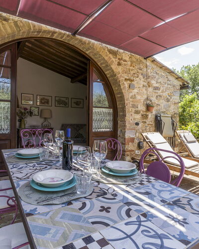 Casa Anita - Castellina In Chianti - Granaio, Tosc: Mueble, Mesa, Propiedad, Planta, Silla, Edificio, Diseño De Interiores, Arquitectura, Ventana, Casa