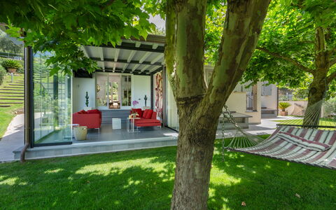 Luxury Green Marignana Villa, Versilia, Pool, Ac,: Planta, Verde, Árbol, Arquitectura, Sombra, Diseño Urbano, Hierba, Paisaje, Ocio, Bienes Raíces