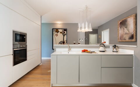 Luxury Green Marignana Villa, Versilia, Pool, Ac,: Gabinetes, Mostrador, Marco, Madera, Diseño De Interiores, Encendiendo, Piso, Cocina, Suelo