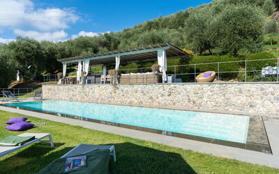 Luxury Green Marignana Villa, Versilia, Pool, Ac,: Cielo, Nube, Planta, Árbol, Sombra, Piscina, Hierba, Ocio, Diseño Urbano, Recreación