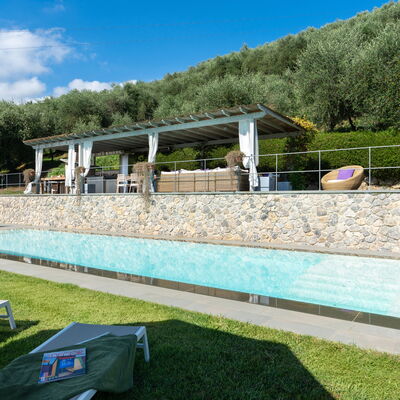 Luxury Green Marignana Villa, Versilia, Pool, Ac,: Cielo, Nube, Planta, Árbol, Sombra, Piscina, Hierba, Ocio, Diseño Urbano, Recreación