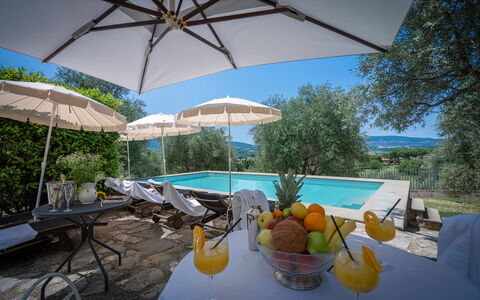 Villa Recanati, Val D'orcia, Private Pool, Jacuzzi: Agua, Propiedad, Planta, Mueble, Cielo, Mesa, Azur, Sombra, Vajilla, Silla