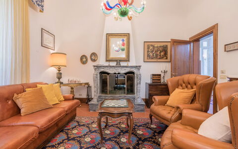 Villa Recanati, Val D'orcia, Private Pool, Jacuzzi: Marco, Propiedad, Mueble, Sofá, Madera, Sala, Suelo, Diseño De Interiores, Comodidad, Pared