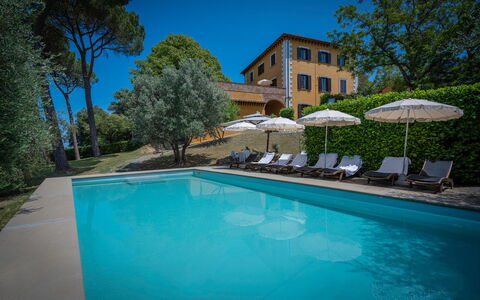 Villa Recanati, Val D'orcia, Private Pool, Jacuzzi: Agua, Planta, Propiedad, Cielo, Piscina, Edificio, Azur, Árbol, Sombra, Mueble Para Exteriores