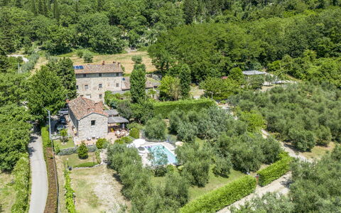Fienile Di Fabio - Colline Fiorentine Vaiano, Tosc: Planta, Edificio, Árbol, Paisaje Natural, Casa, El Terreno Del Lote, Ventana, Paisaje, Cobertura Del Suelo, Colina
