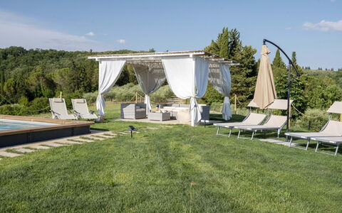 Villa Zara: Cielo, Nube, Planta, Sombra, Árbol, El Terreno Del Lote, Hierba, Paisaje, Bienes Raíces, Ocio