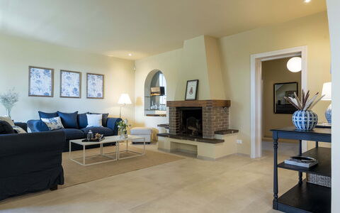 Villa Zara: Propiedad, Marco, Sofá, Sala, Suelo, Planta De Casa, Piso, Mesa, Bienes Raíces, Madera