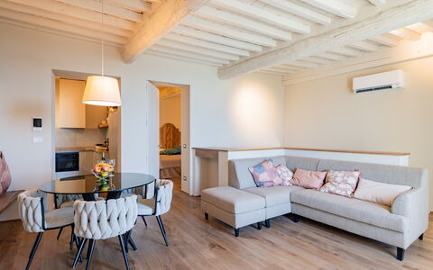 Casa Novecento: Mesa, Mueble, Propiedad, Sofá, Madera, Marco, Diseño De Interiores, Encendiendo, Piso, Suelo